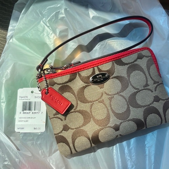 Coach Handbags - Coach NWT Signature Corner Zip Wristlet (F64375)